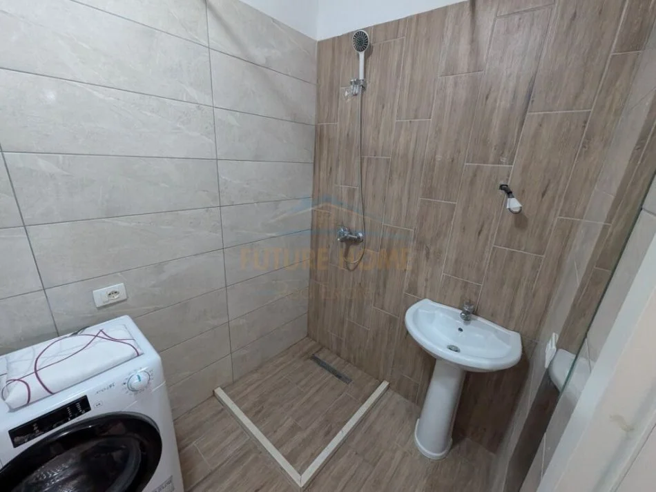 Tirane, shitet apartament 1+1 Kati 8, 68 m² 95.000 € (Unaza e Re)