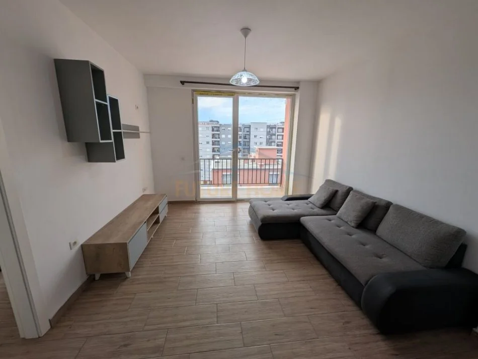 Tirane, shitet apartament 1+1 Kati 8, 68 m² 95.000 € (Unaza e Re)