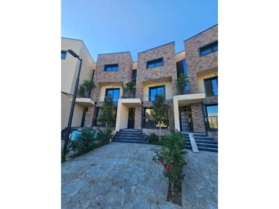 ALF46633 Tirane, shitet Vile 2 Katshe Kati 2, 550000 euro€ (Mjull-Bathore)