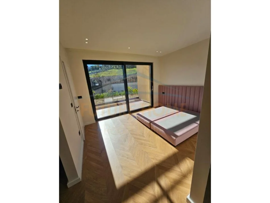 ALF46633 Tirane, shitet Vile 2 Katshe Kati 2, 550000 euro€ (Mjull-Bathore)