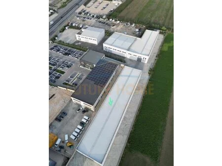 Tirane, jepet me qera magazine Kati 0, 4.300 m² 4.000 € (AUTOSTRADA TIRANE-DURRES)