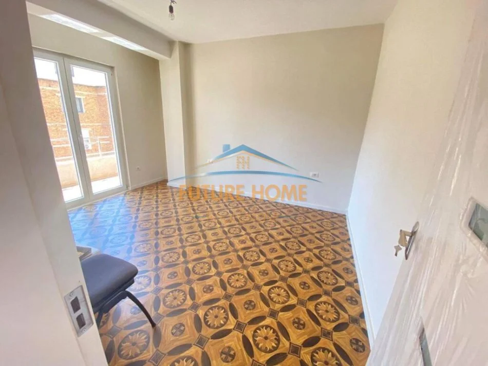 Tirane, jepet me qera apartament 2+1+Ballkon Kati 3, 106 m² 800 € (Myslym Shyri)