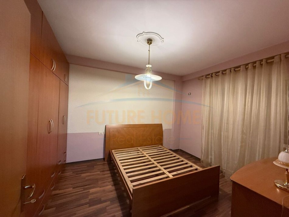Tirane, jepet me qera apartament 1+1+Aneks Kati 5, 70 m² 400 € 