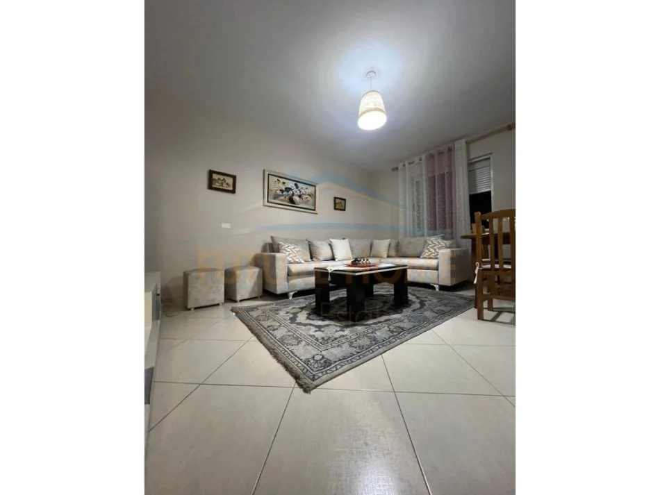 Tirane, jepet me qera apartament 1+1 Kati 5, 60 m² 450 € (Ish-Parku i Autobuzave)