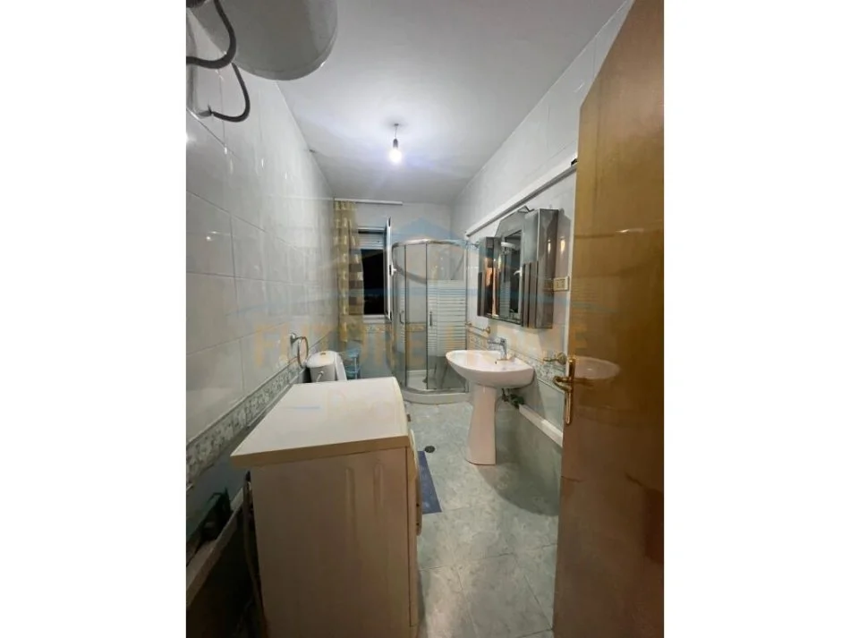 Tirane, jepet me qera apartament 1+1 Kati 5, 60 m² 450 € (Ish-Parku i Autobuzave)