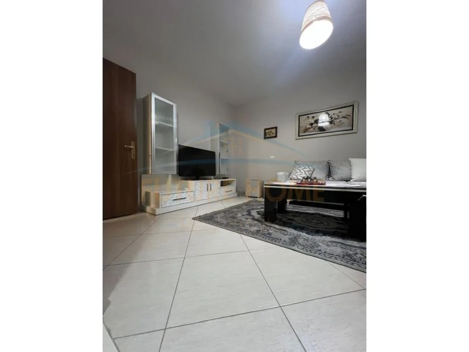 Tirane, jepet me qera apartament 1+1 Kati 5, 60 m² 450 € (Ish-Parku i Autobuzave)