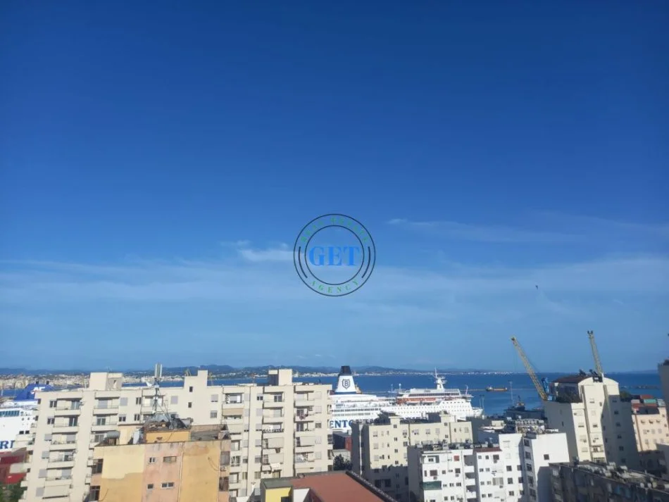 Durres, jepet me qera apartament 3+1 Kati 11, 155 m² 600 € (Qender, Durres)