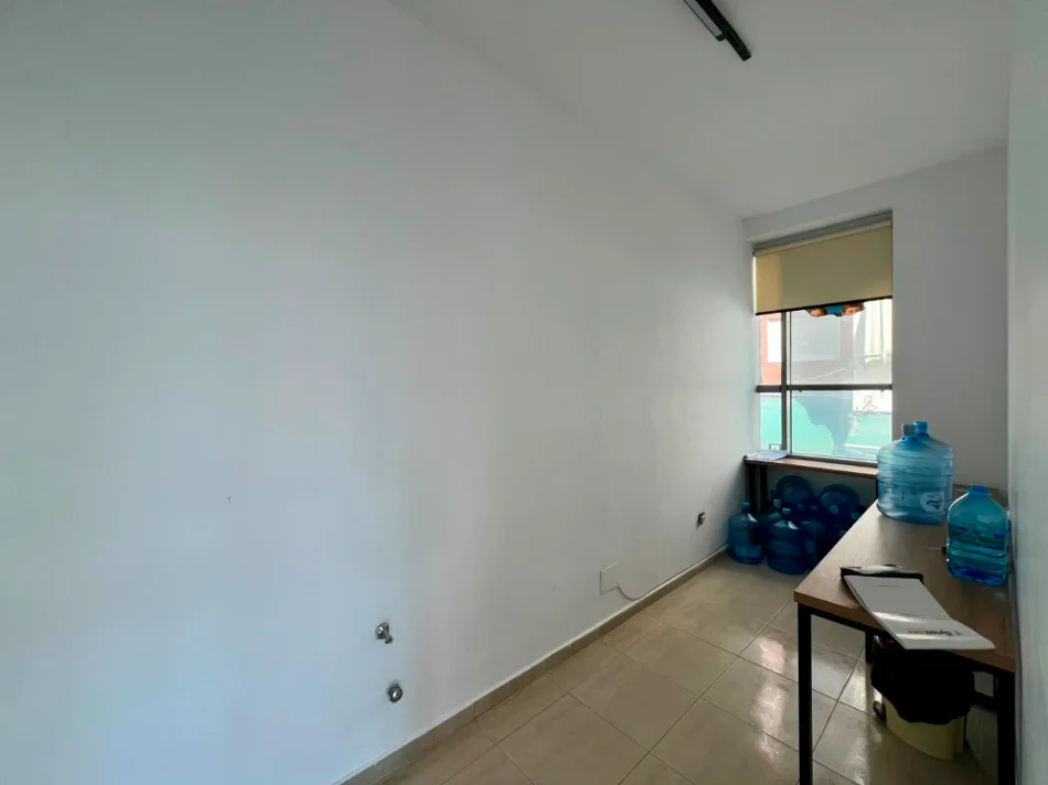Tirane, jepet me qera ambjent biznesi Kati 1, 78 m² 500 € 