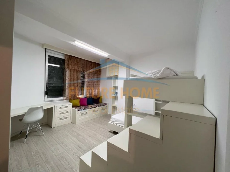 Tirane, jepet me qera apartament 3+1 Kati 2, 144 m² 231.000 € (Liqeni i Thate)