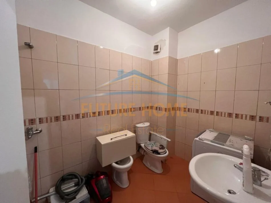 Tirane, jepet me qera apartament 3+1 Kati 2, 144 m² 231.000 € (Liqeni i Thate)