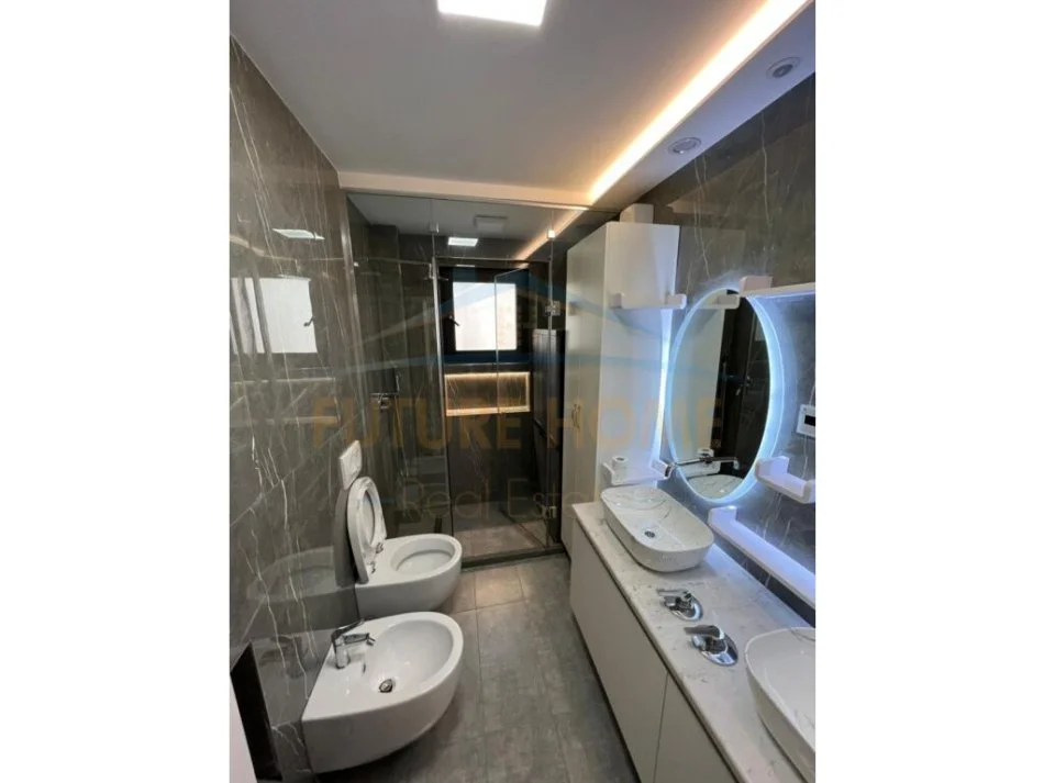 Tirane, shitet apartament 2+1+Ballkon Kati 5, 65 m² 150.000 € (Rruga Ferit Xhajko)