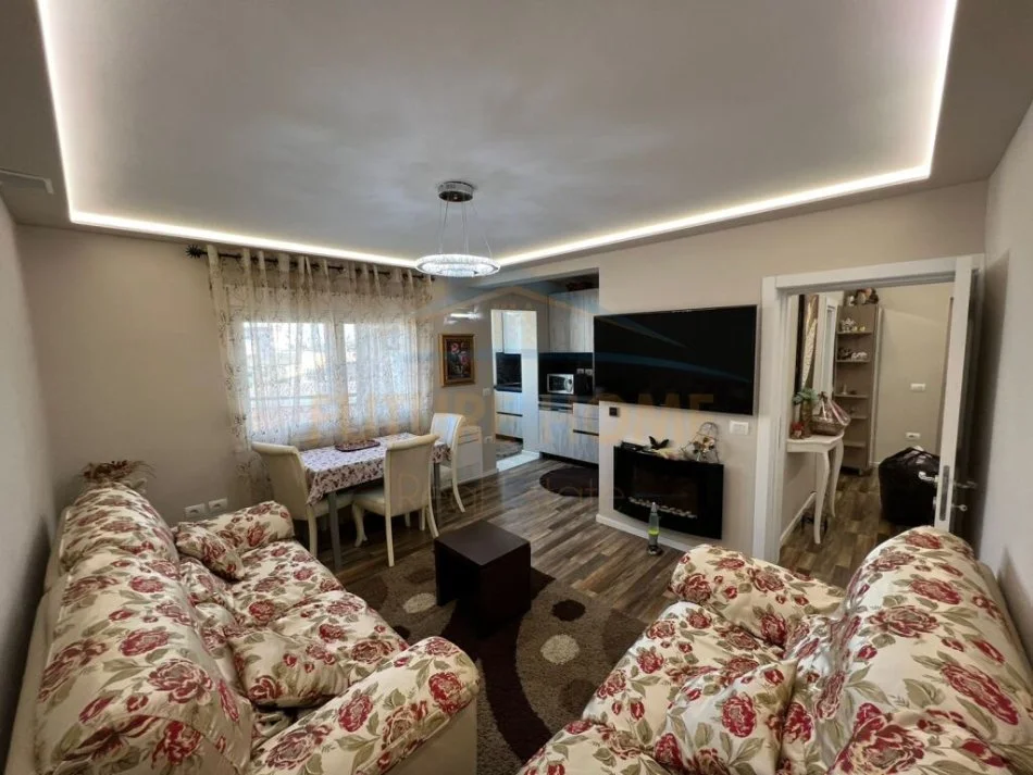 Tirane, shitet apartament 2+1+Ballkon Kati 5, 65 m² 150.000 € (Rruga Ferit Xhajko)