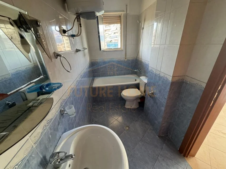 Tirane, jepet me qera apartament 2+1+Ballkon Kati 7, 92 m² 450 € (Selvia)