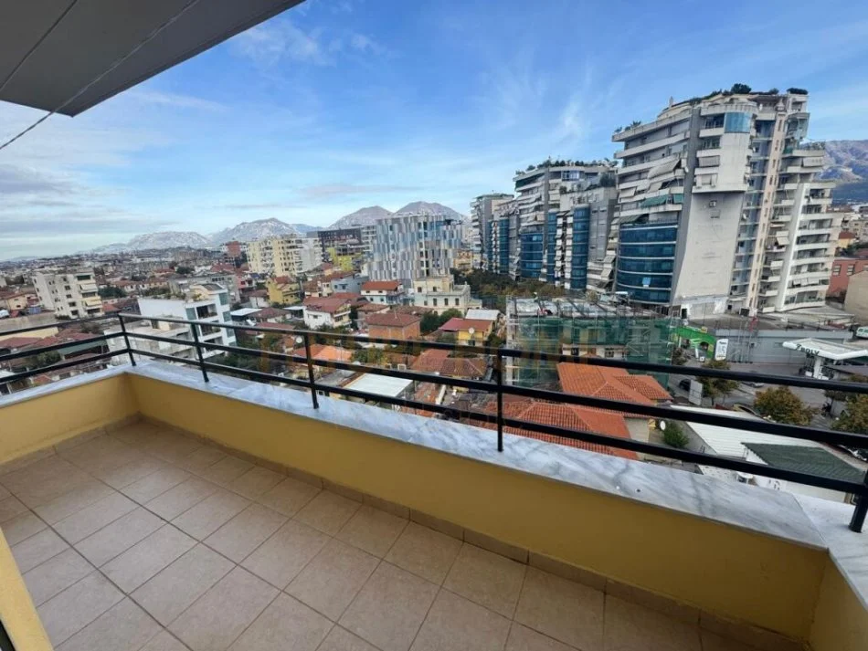 Tirane, jepet me qera apartament 2+1+Ballkon Kati 7, 92 m² 450 € (Selvia)