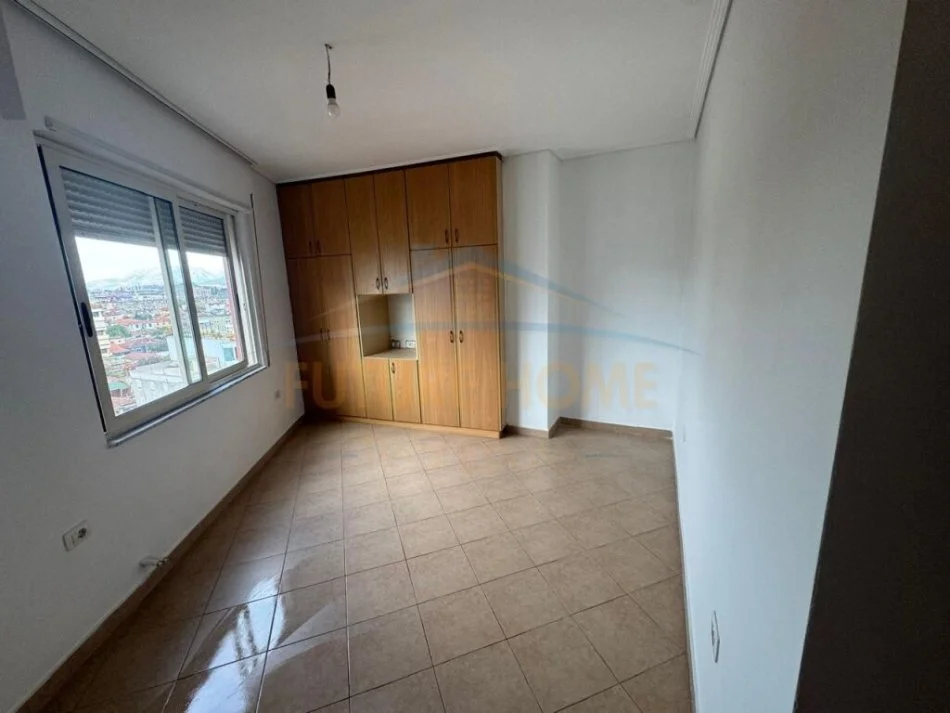 Tirane, jepet me qera apartament 2+1+Ballkon Kati 7, 92 m² 450 € (Selvia)