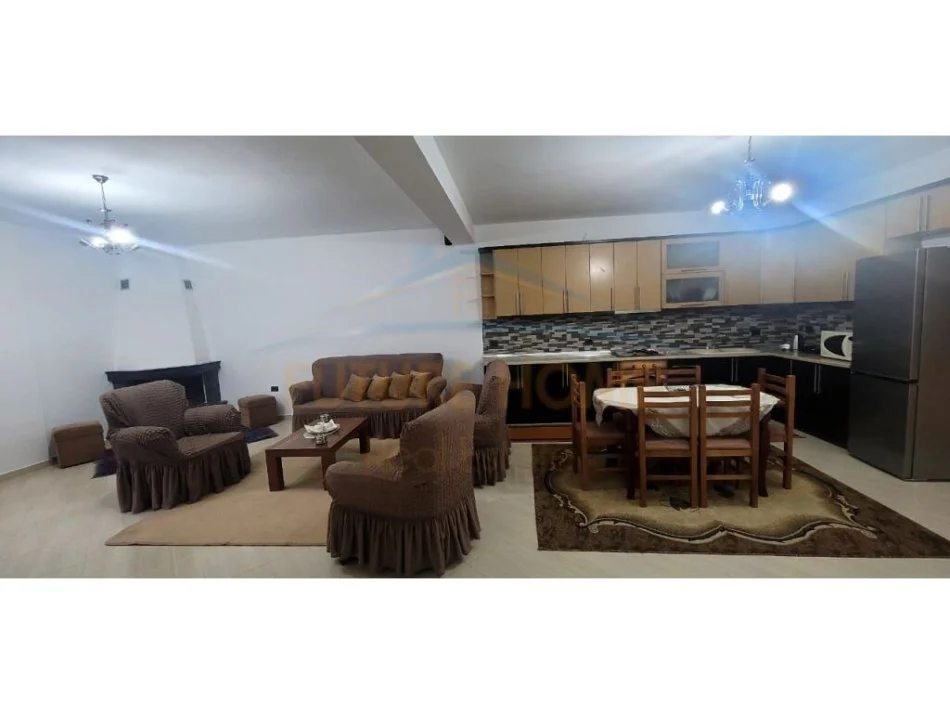 Korce, jepet me qera apartament 2+1+Ballkon Kati 2, 120 m² 300 €