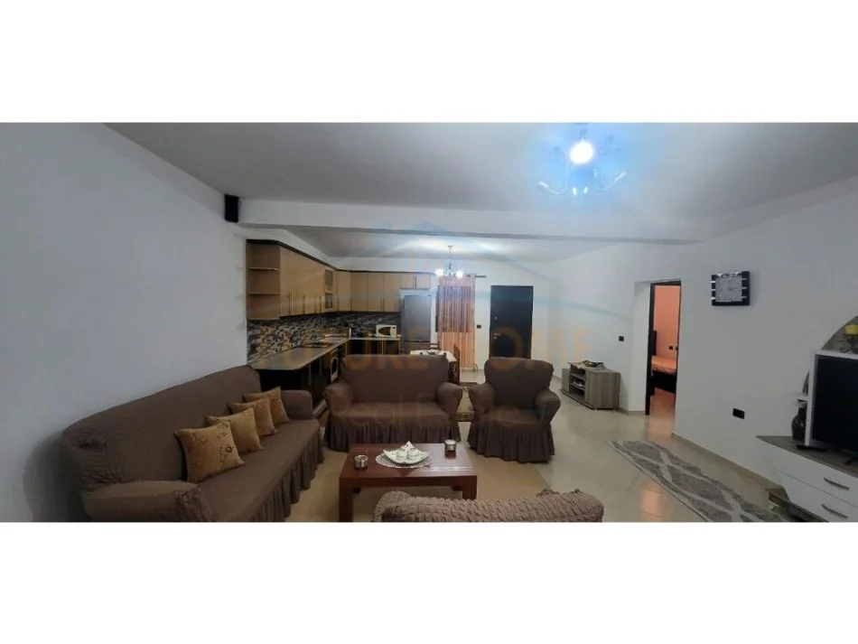 Korce, jepet me qera apartament 2+1+Ballkon Kati 2, 120 m² 300 €