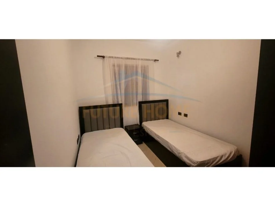 Korce, jepet me qera apartament 2+1+Ballkon Kati 2, 120 m² 300 €