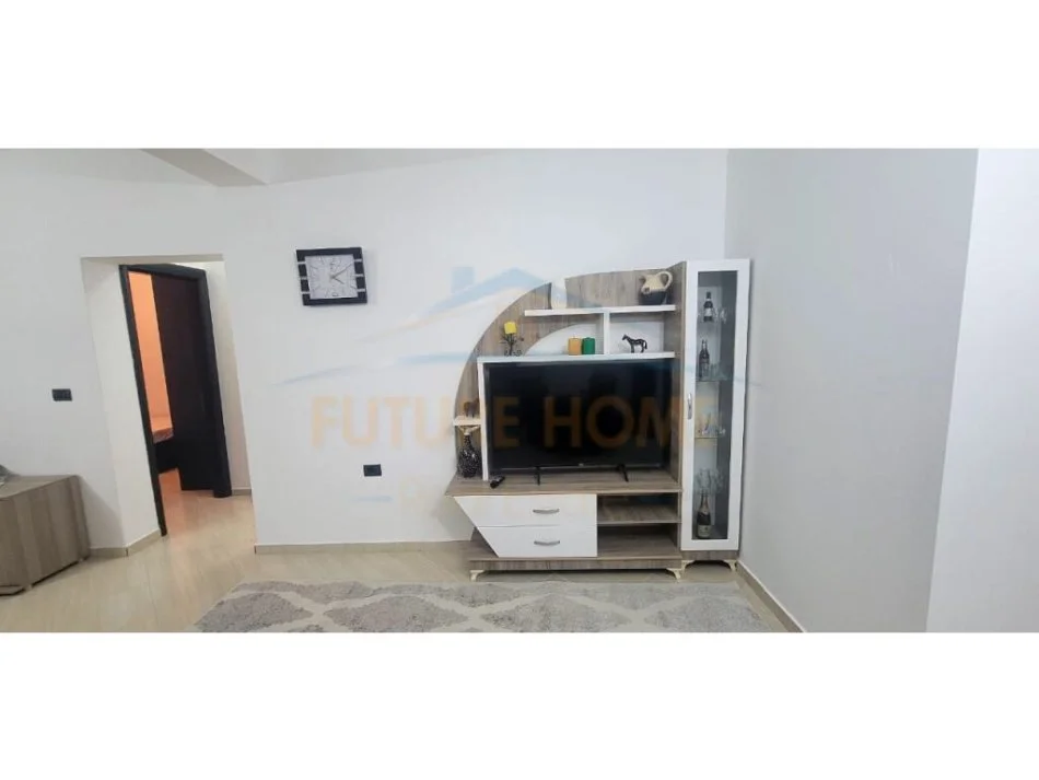 Korce, jepet me qera apartament 2+1+Ballkon Kati 2, 120 m² 300 €