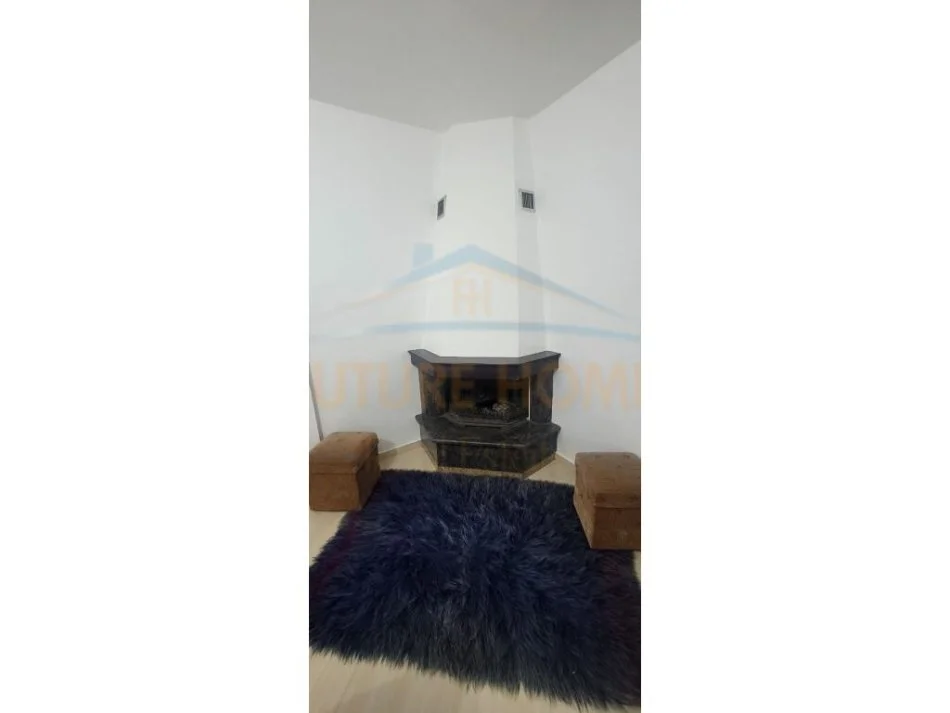 Korce, jepet me qera apartament 2+1+Ballkon Kati 2, 120 m² 300 €