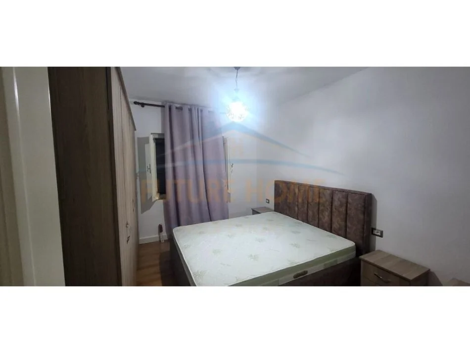Korce, jepet me qera apartament 2+1+Ballkon Kati 5, 76 m² 250 € (KO46666)