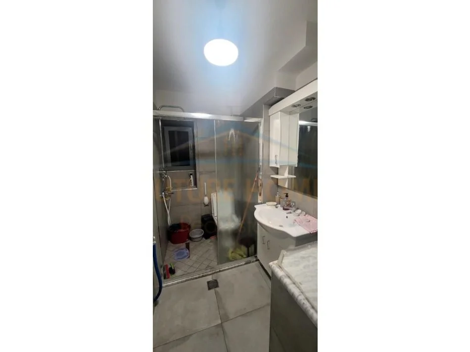 Korce, jepet me qera apartament 2+1+Ballkon Kati 5, 76 m² 250 € (KO46666)