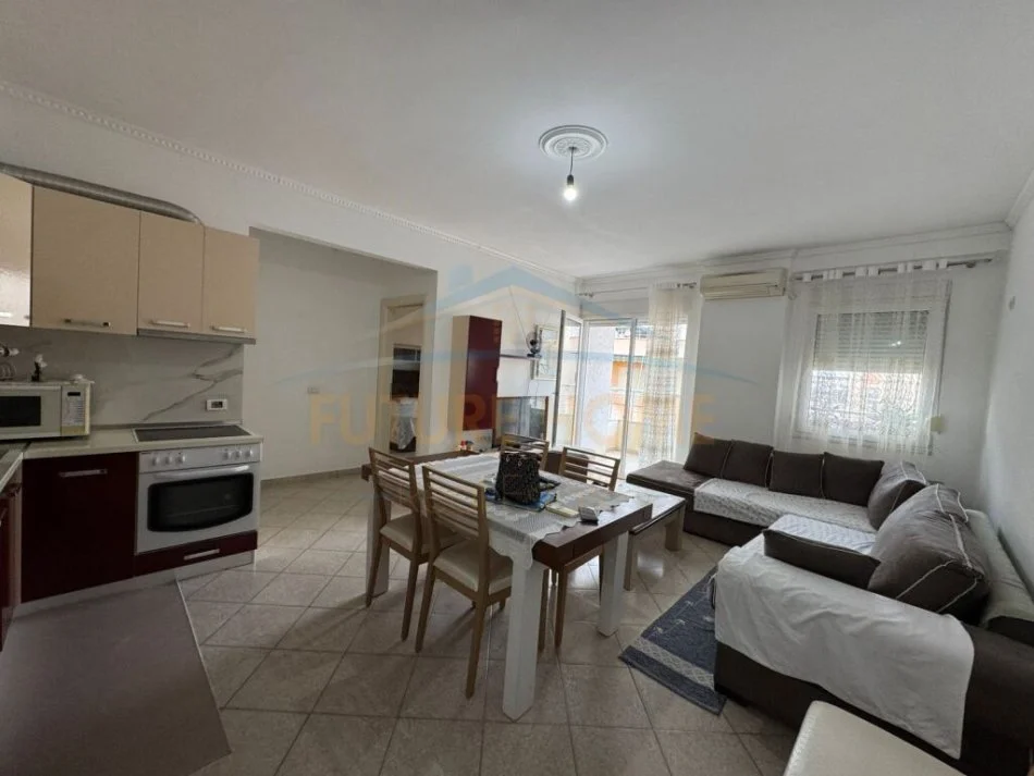 Shkembi Kavajes, shitet apartament 2+1+Ballkon Kati 5, 80 m² 100.000 € (Durres)