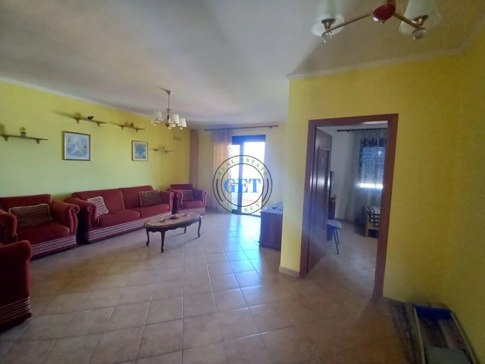 Durres, jepet me qera apartament 3+1 Kati 11, 155 m² 600 € (Qender, Durres)