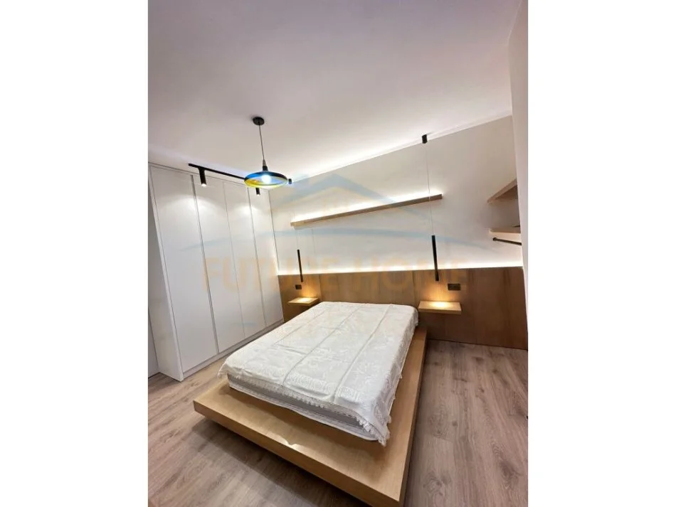 Tirane, jepet me qera apartament 1+1+Ballkon Kati 6, 76 m² 500 € (Yzberisht)