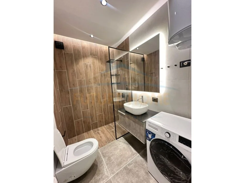 Tirane, jepet me qera apartament 1+1+Ballkon Kati 6, 76 m² 500 € (Yzberisht)