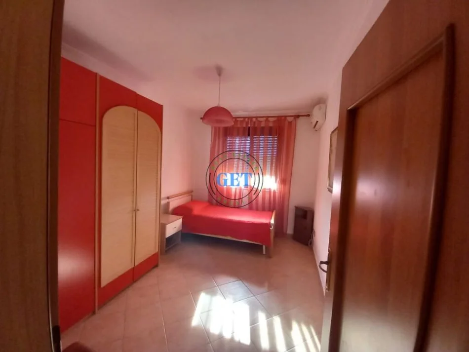 Durres, jepet me qera apartament 3+1 Kati 11, 155 m² 600 € (Qender, Durres)