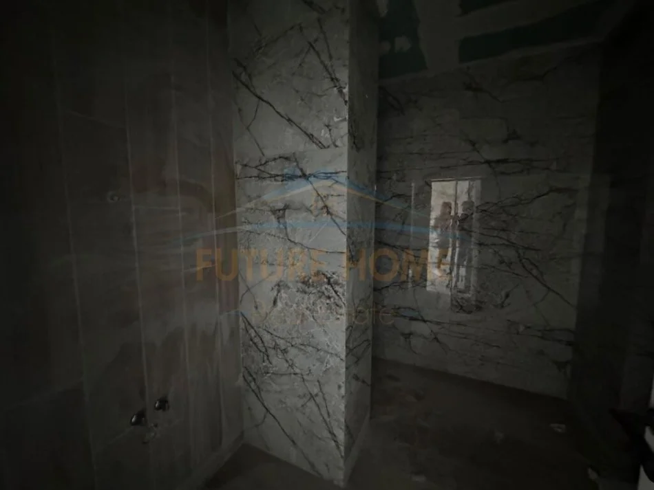 Durres, shitet apartament 1+1+Ballkon Kati 3, 107.680 € (qerret)