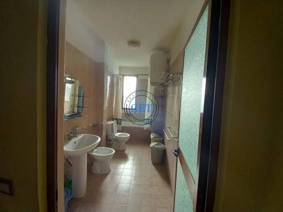 Durres, jepet me qera apartament 3+1 Kati 11, 155 m² 600 € (Qender, Durres)