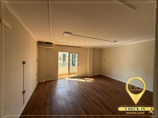 Tirane, jepet me qera zyre Kati 4, 177 m² 1.800 € (Sheshi Wilson)