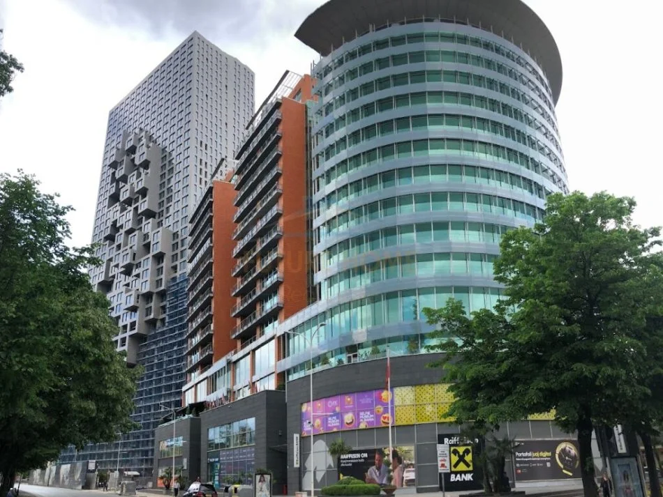 Tirane, jepet me qera 2+1 Kati 12, 174 m² 4.350 € 