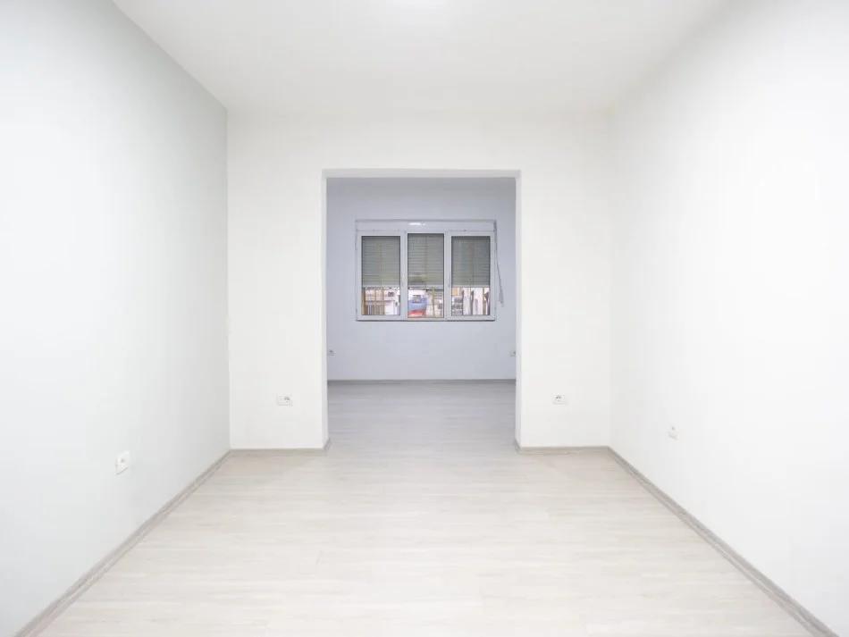 Tirane, jepet me qera zyre Kati 4, 95 m² 1.100 € (Sheshi Wilson)