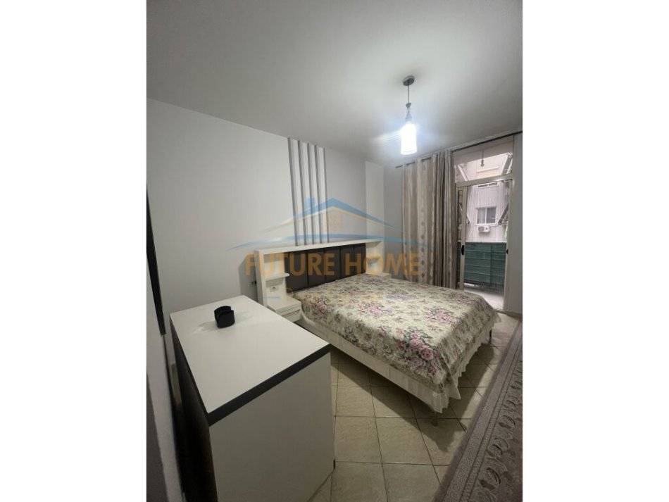 Tirane, jepet me qera apartament 2+1 Kati 4, 86 m² 650 € (KOMUNA PARISIT)