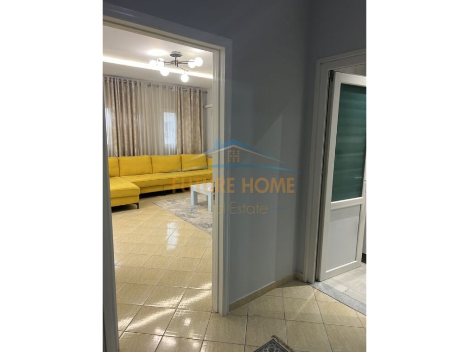 Tirane, jepet me qera apartament 2+1 Kati 4, 86 m² 650 € (KOMUNA PARISIT)