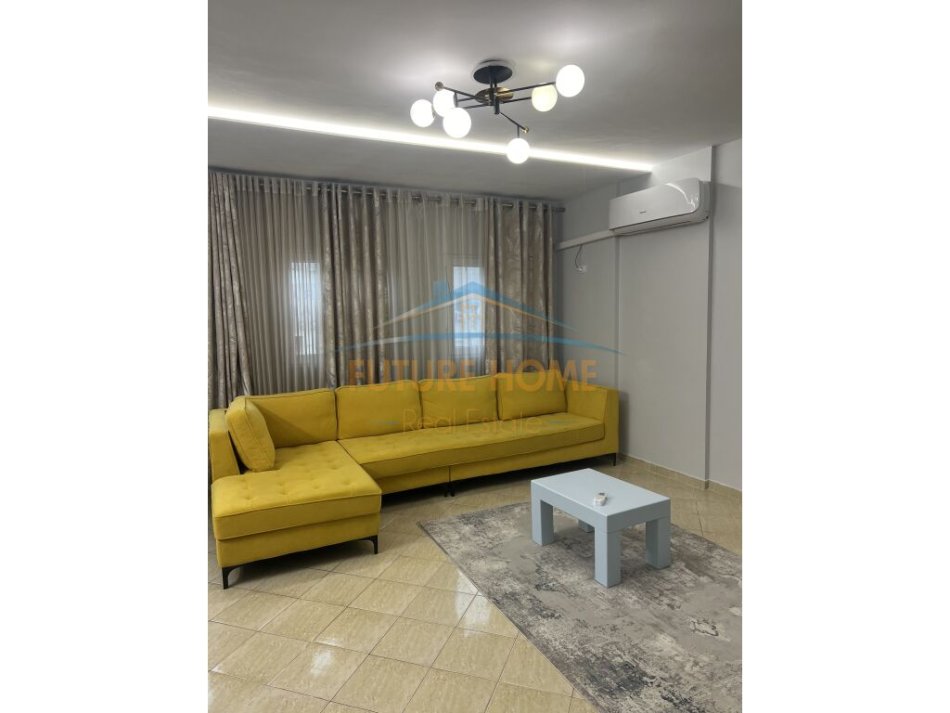 Tirane, jepet me qera apartament 2+1 Kati 4, 86 m² 650 € (KOMUNA PARISIT)