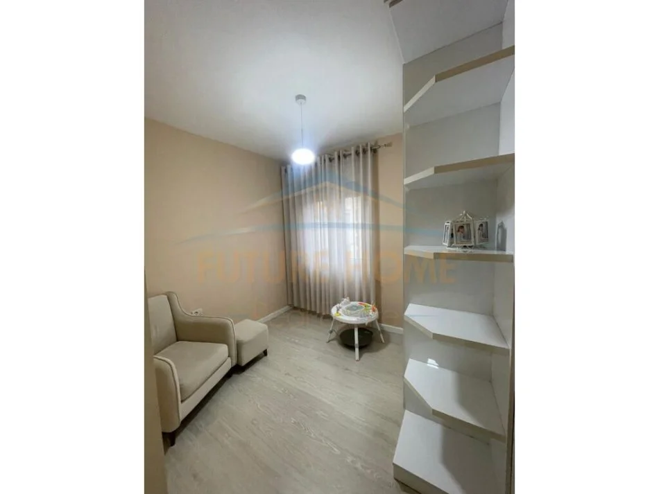 Tirane, jap me qera apartament 1+1 Kati 4, 79 m² 700 € (Kopshti Zoologjik)