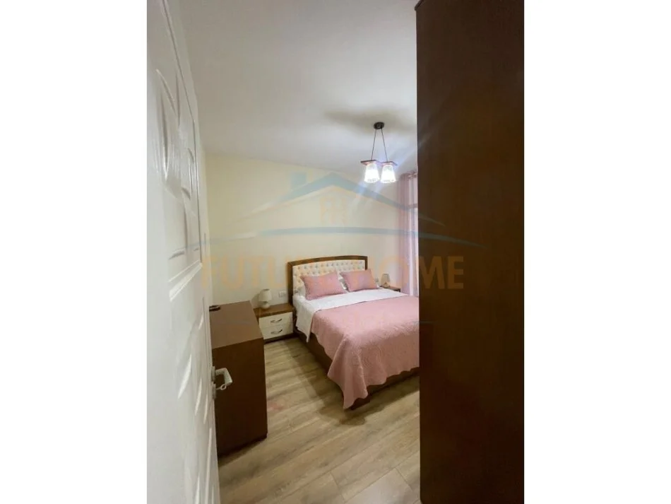Tirane, jepet me qera apartament 1+1+Aneks+Ballkon Kati 4, 78 m² 700 € (Rruga Eduart Mano)