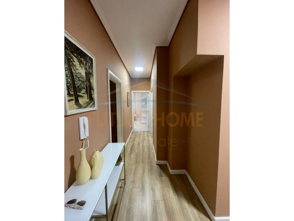 Tirane, jepet me qera apartament 1+1+Aneks+Ballkon Kati 4, 78 m² 700 € (Rruga Eduart Mano)