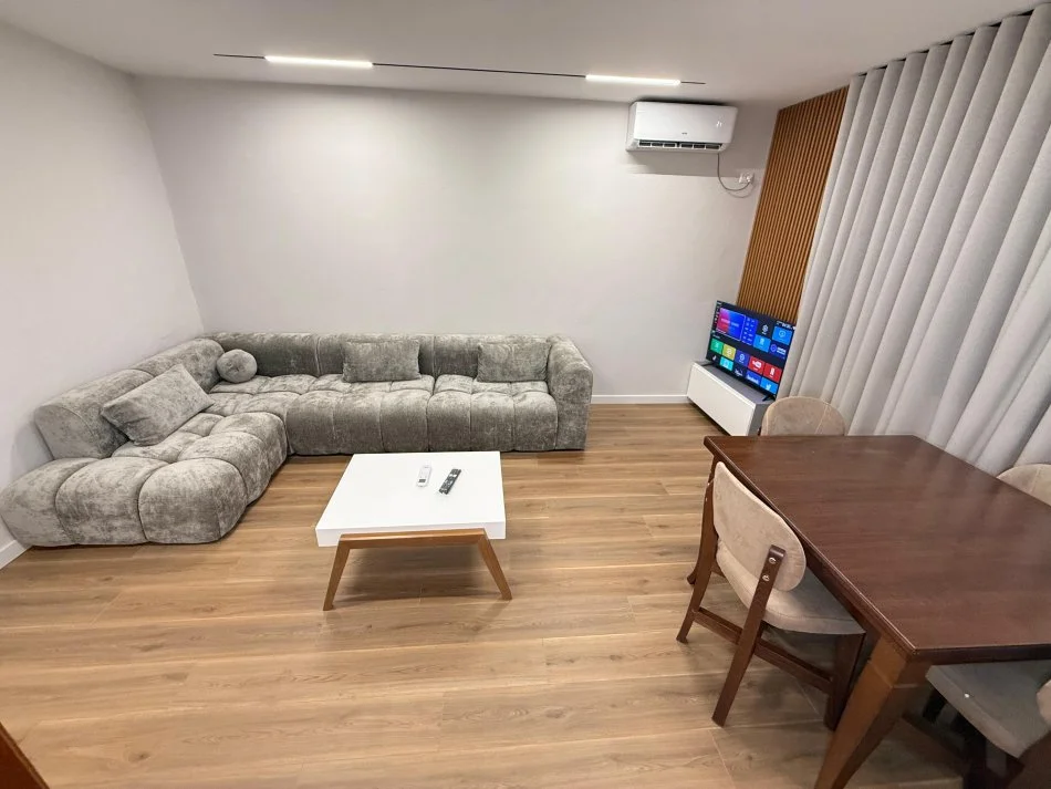 Tirane, jepet me qera apartament 2+1 Kati 1, 96 m² 800 € (21 dhjetori)