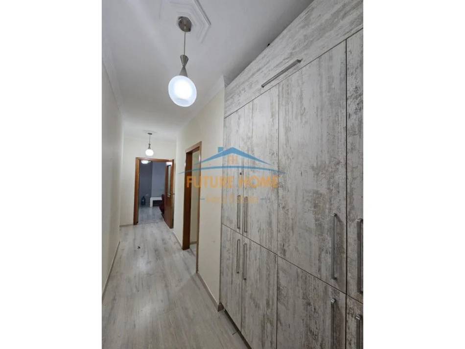 Tirane, jepet me qera apartament 1+1 Kati 2, 52 m² 400 € (Unaza e Re, Tirane)