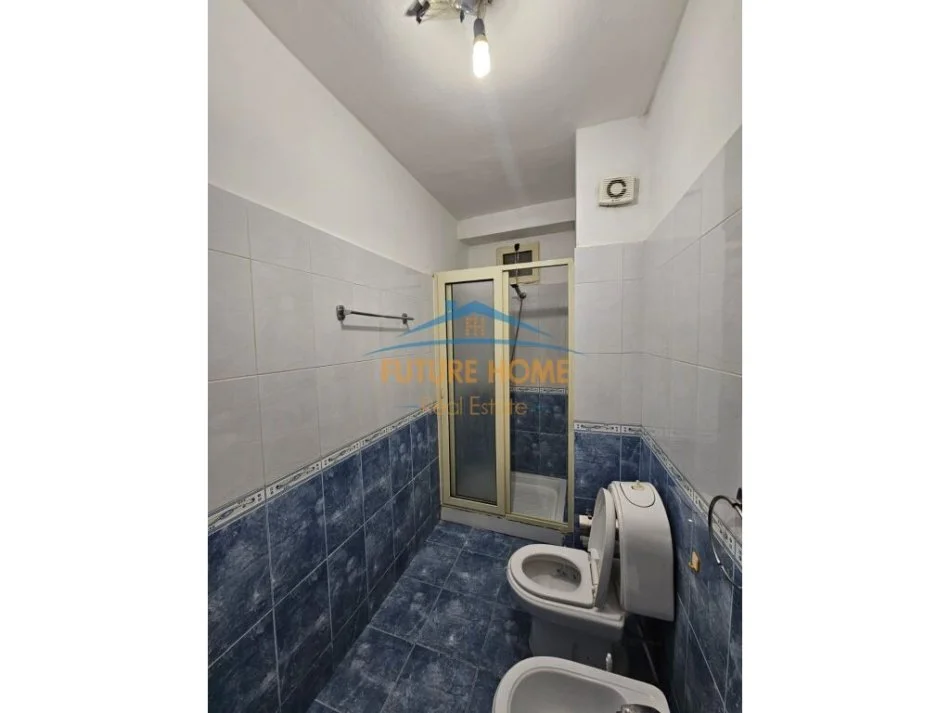 Tirane, jepet me qera apartament 1+1 Kati 2, 52 m² 400 € (Unaza e Re, Tirane)