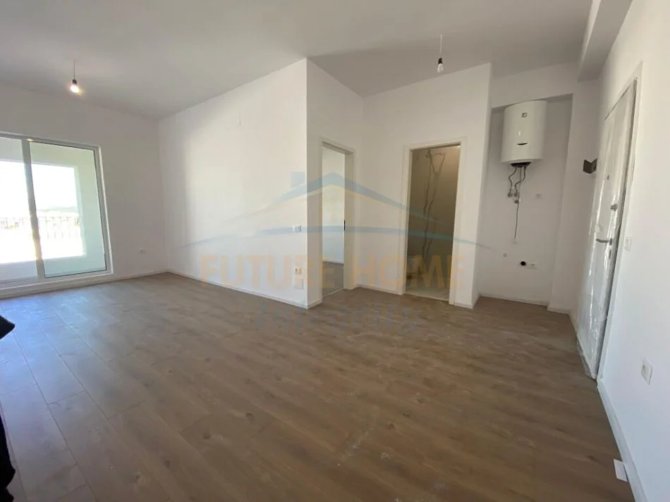Tirane, shitet apartament 1+1+Ballkon Kati 7, 61 m² 83.000 € (ali demi)