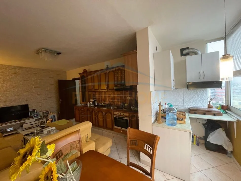 Durres, shitet apartament 2+1 Kati 5, 90 m² 90.000 € (Stadiumi)