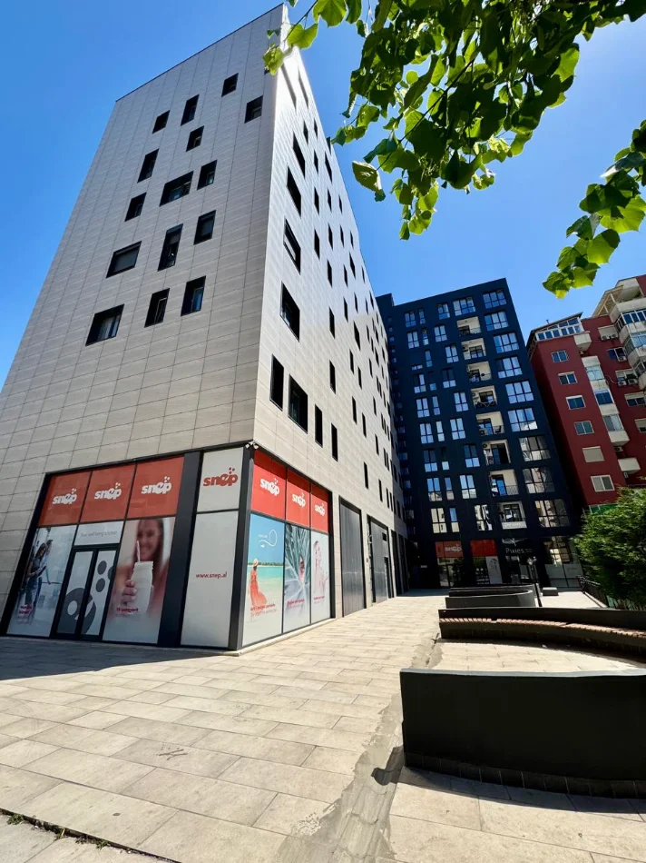 Tirane, jepet me qera apartament 1+1 Kati 3, 650 € (Square 21 / Rruga Sali Butka)