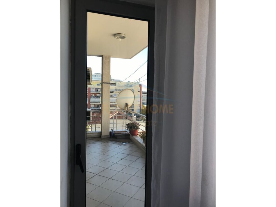 Tirane, jepet me qera apartament 2+1 Kati 4, 82 m² 500 € 