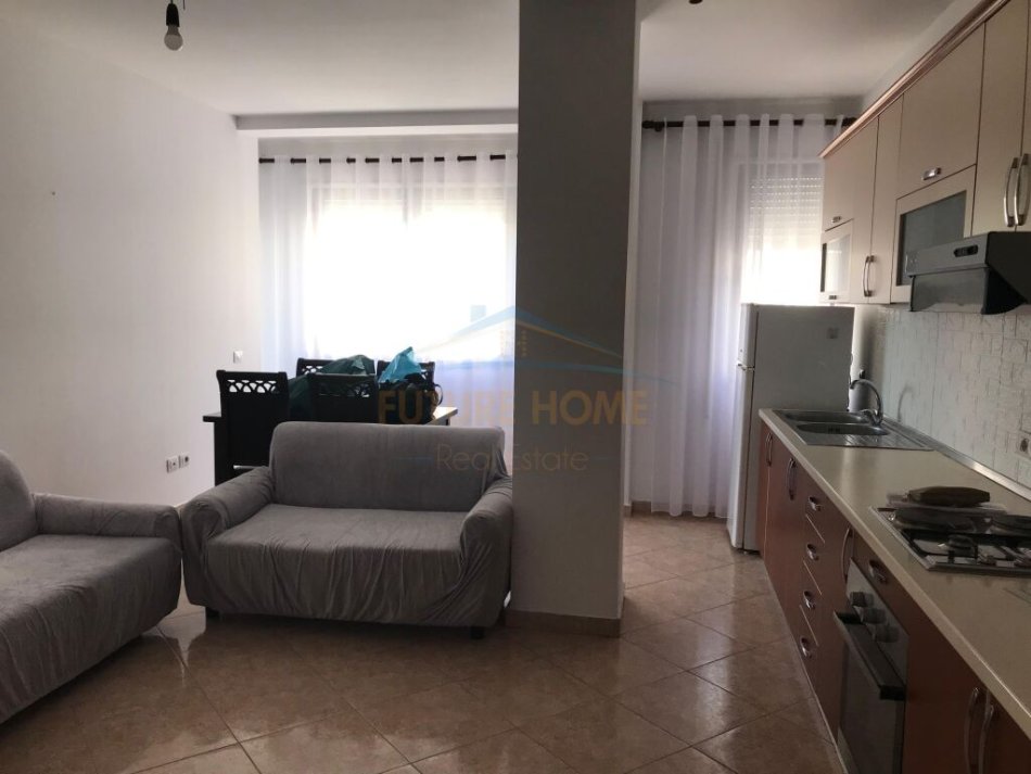 Tirane, jepet me qera apartament 2+1 Kati 4, 82 m² 500 € 